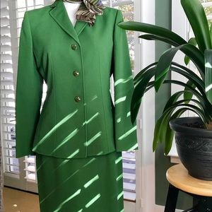 Le Suit Size 4P Women’s Skirt Suit